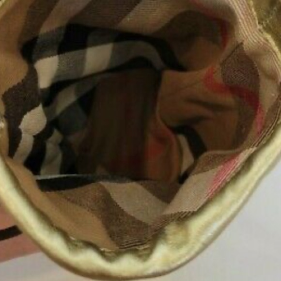 BURBERRY Gold Quilted Cushioned Flat/Slipper with Matching Pouch - Picture 10 of 10